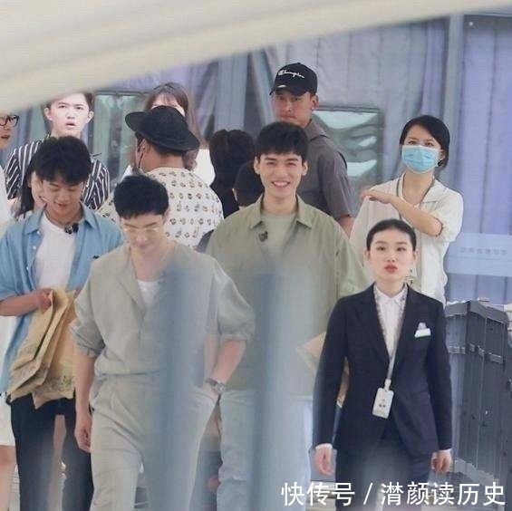 中餐廳5|《中餐廳5》定檔后,老成員趙麗穎攜好友回歸,這一季真不缺話題