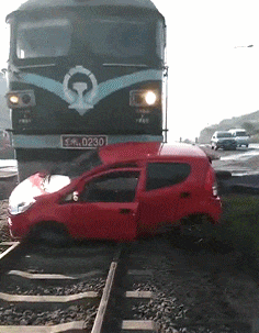 |搞笑GIF:霸气了我的姐 这辈子见过最拉风的走路姿势