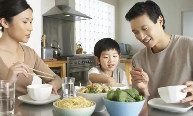 做饭|孩子爱吃幼儿园的饭，“御用厨娘”输给大锅饭？背后原因值得深思