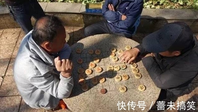 钙质|骨科医生提醒：50岁以后，常吃3种食物，骨骼或能“坚硬如钢”