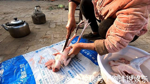 营养|炖鸡肉时，别再直接下锅炖，大厨教你一招，鸡肉鲜嫩营养不流失