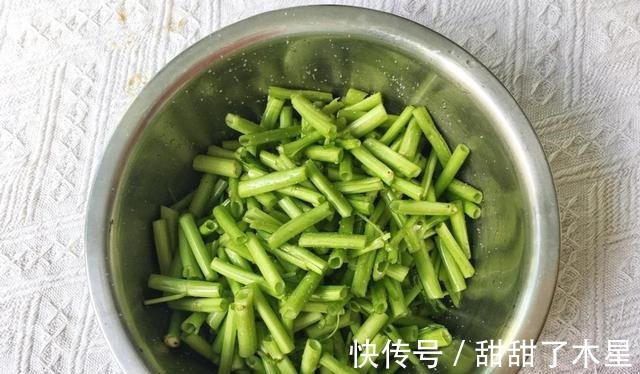 家常小炒空心菜，学会这些技巧，味道比饭店还好吃！
