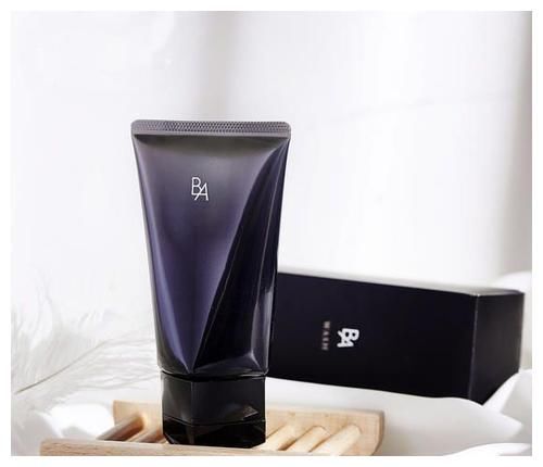 粗大毛孔黑头粉刺?洗面奶这样选皮肤又白又嫩和“烂脸说”拜拜