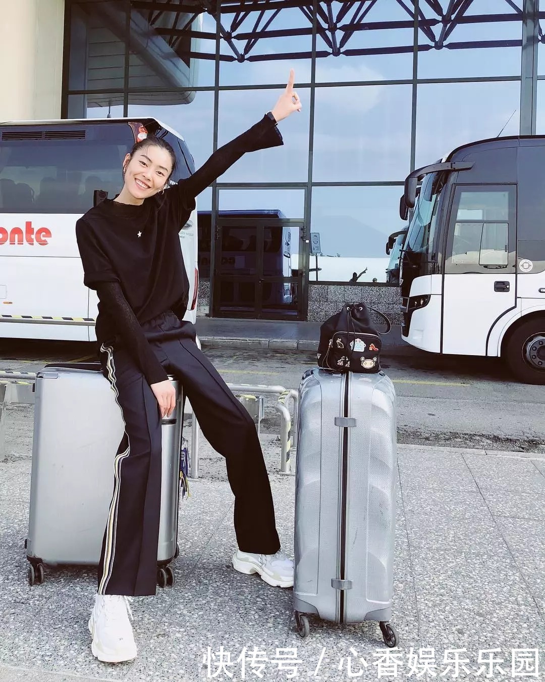 夏末初秋怎么穿快来get刘雯的中性风穿搭,真的高级又时髦