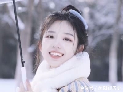 校园|为啥校服搭配马尾不好看?学会这“3技巧”,悄悄变“校园女神”