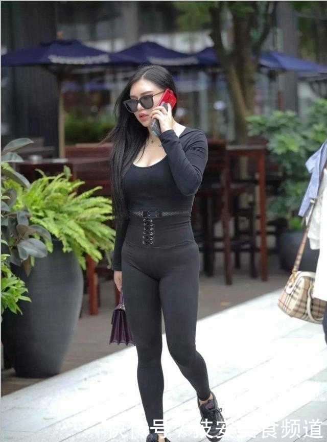 打底裤大气又显清纯气质,优雅别致更显美丽身姿