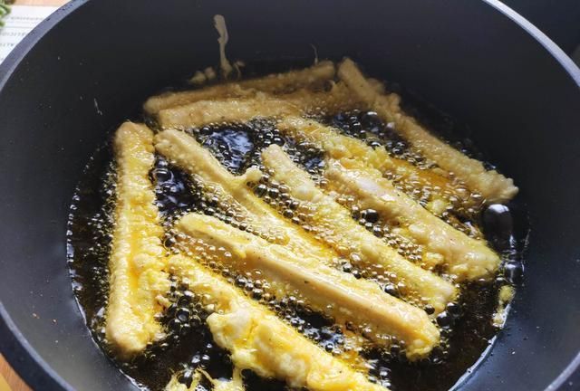 好吃|杏鲍菇这样做,感觉像在吃肉,外面酥脆特好吃,儿子边吃边说香