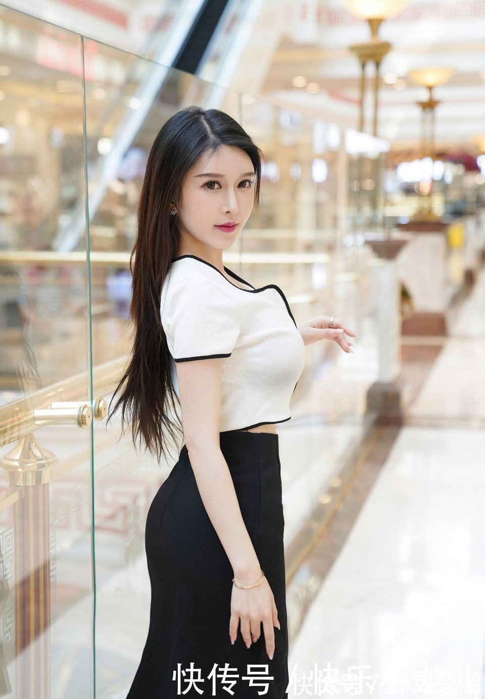 清纯|微胖的女孩果然不缺男朋友，美女素颜如此清纯，下班一起吃个饭吧
