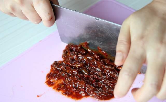 适量|比炖茄子还好吃的鲶鱼做法,香辣可口蒜香浓郁,能撑死两个老爷子