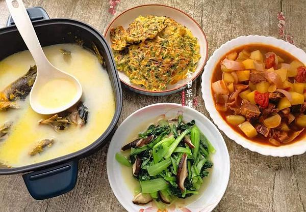 槐花|日常午餐三菜一汤，菜肴咸鲜下饭，汤品鲜美好喝，成本才30多元