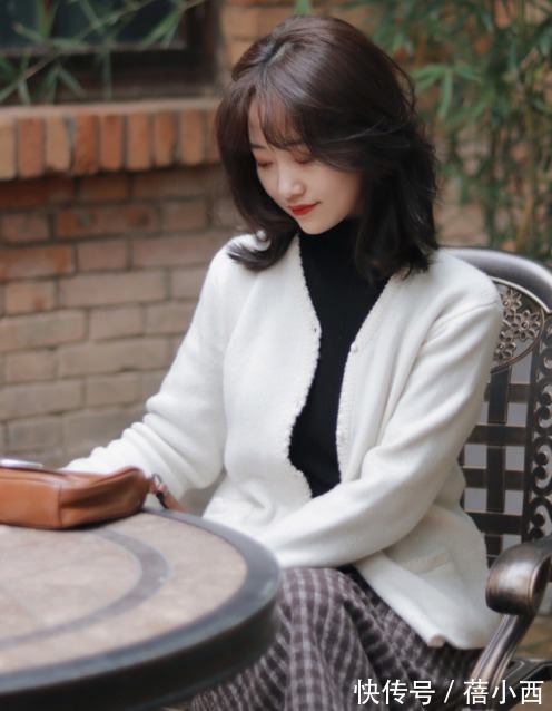 时髦 讲真!“针织衫搭配半身裙”太美了,时髦还保暖,冬季必备组合