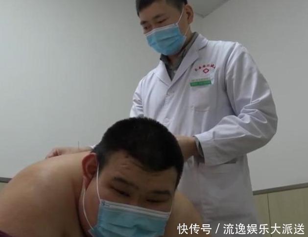 舌癌|体重430斤，遭母亲嫌弃，两年时间只睡椅子，今已减重120斤