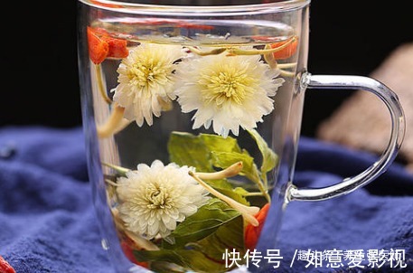 金银花茶|金银花和此物一起泡,每天两杯,肝干净了,眼睛亮了,口气更清新