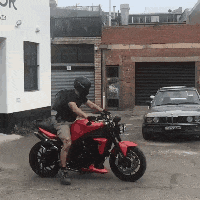 |搞笑GIF趣图:这是我见过最豪华配置的摩托车