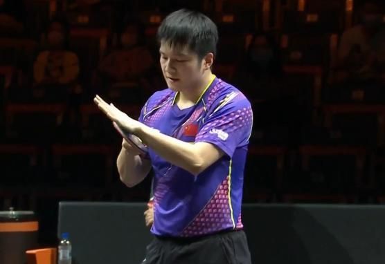 翻盤|3-0！樊振東大逆轉(zhuǎn)：世界第一救局點(diǎn)，1-6落后翻盤，對手郁悶扔球