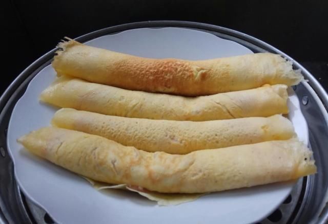 猪肉别光炒着吃了，加俩鸡蛋卷一卷，蒸一蒸，吃起来真过瘾