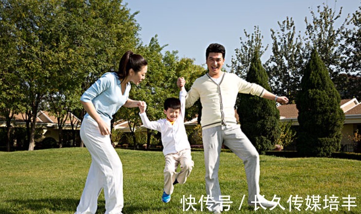 说法|“爹矮矮一个,娘矮矮一窝”,孩子身高受母亲影响,说法准确吗?