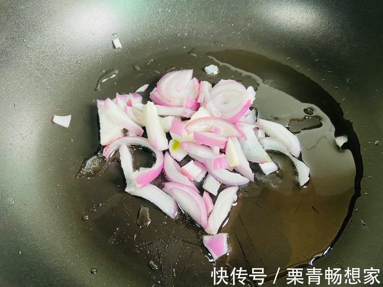 香菇土豆腊肠焖饭，美味好吃，健康有营养