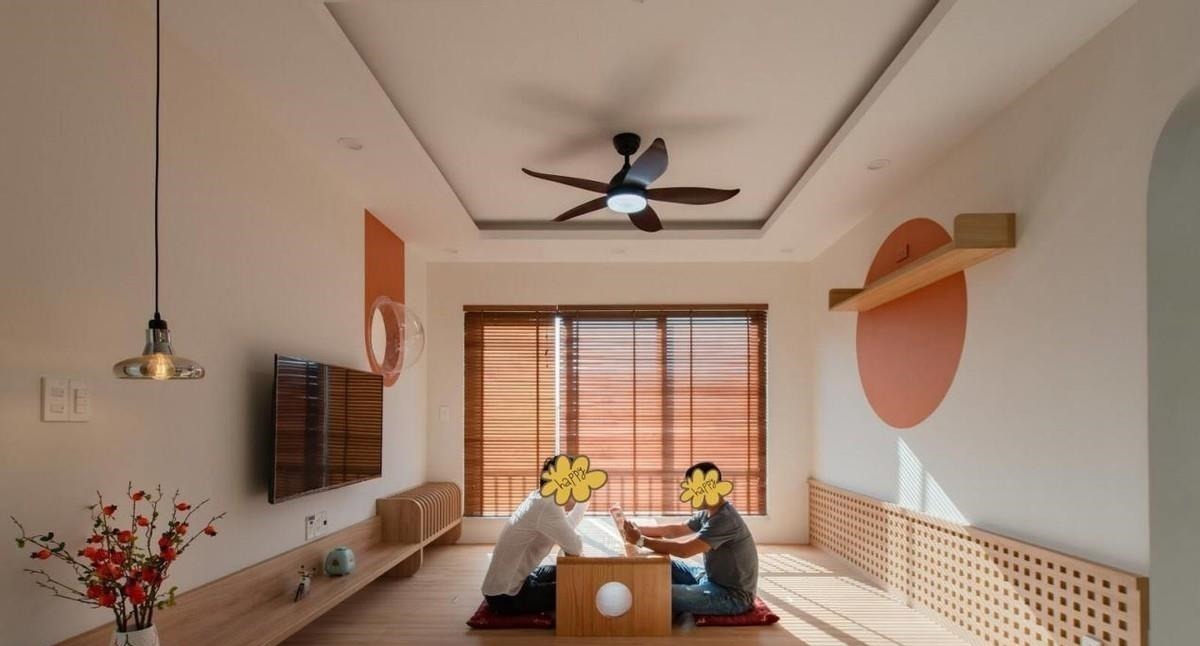 上下铺|78㎡“去客厅化”,扔掉沙发靠墙打5cm高地台,一家5口越住越宽敞