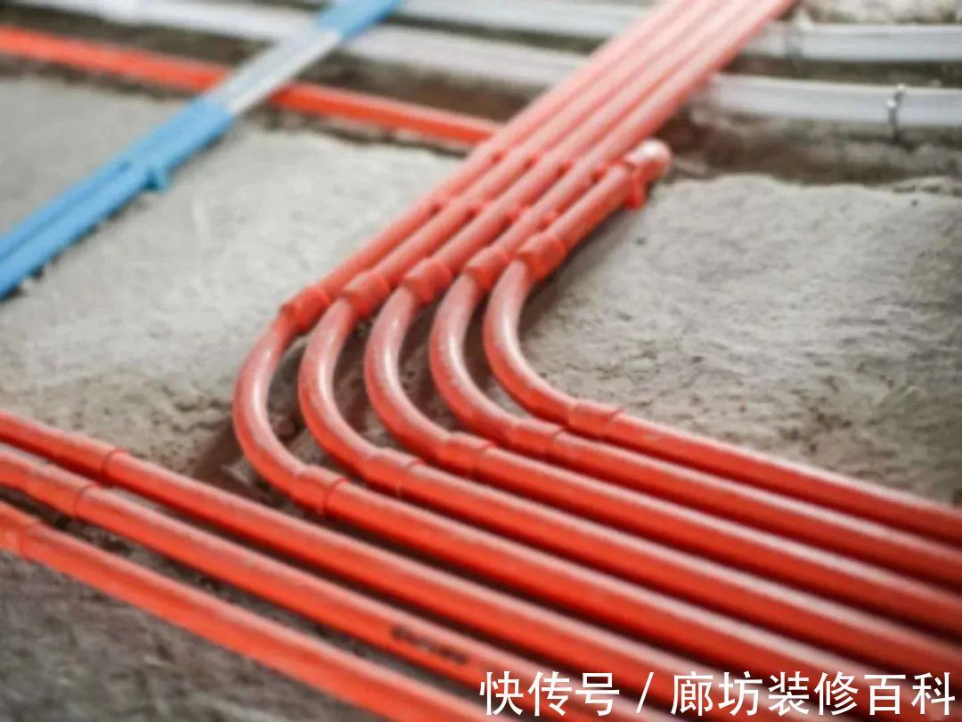 开槽|装修电线为什么必须穿管埋墙？遇到无法开槽的天花板又该怎么办？