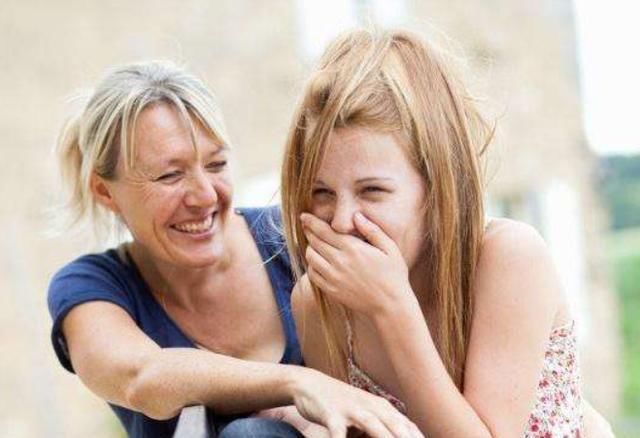 身体|女孩子第一次来“姨妈”，聪明的妈妈会说这3句话，值得学习