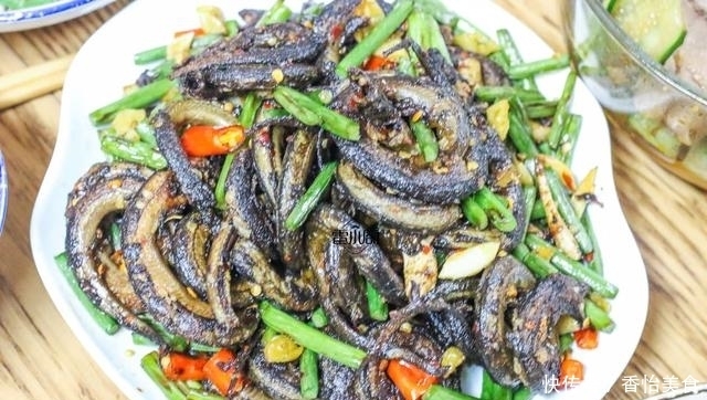 周末家人团聚，我做了6荤2素，一家人吃了一大锅米饭！