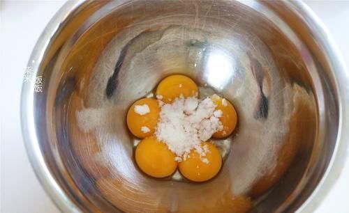 孩子要吃蛋糕，我用6个鸡蛋做一盘，香软可口，比买的好吃