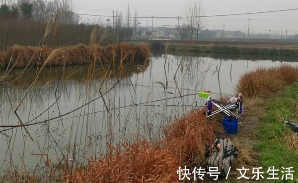 冬季钓鱼，看准风向选时机，北风和南风，哪种风向鱼最好钓？