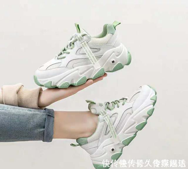 高跟鞋vs厚底鞋,同样显高,对我们身形修饰截然不同