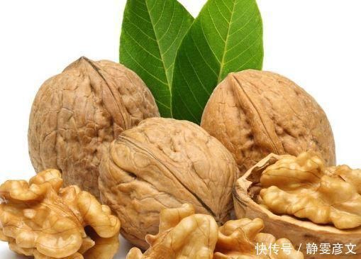 核桃和它一起煮,每天一碗,视力好了,夜里越睡越香,脸蛋更白嫩