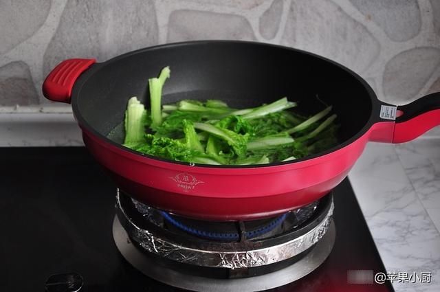 粗粮加菜做的饼子,不拉嗓子味道香,有菜有主食,越嚼越香