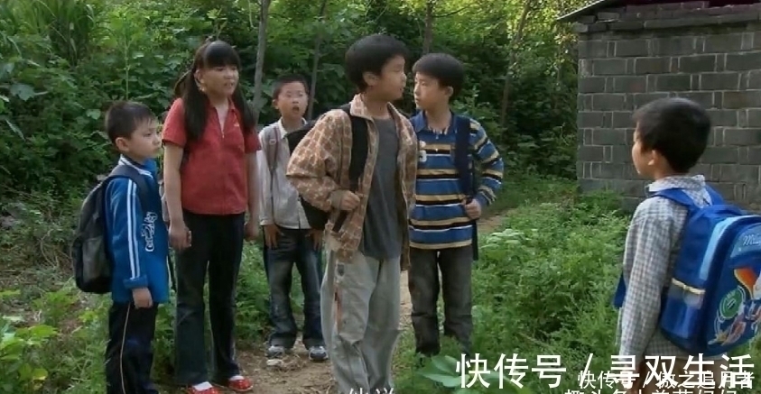 借钱|7岁小女孩借给同学1元钱,过了一年还没还,妈妈的做法引人深思