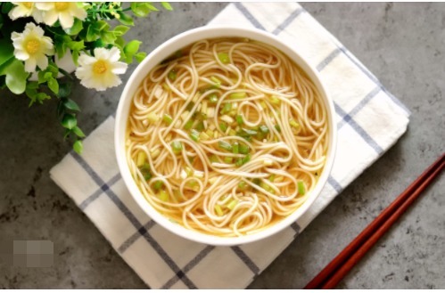 大家一定不要错过这碗面,做法超简单,味道超鲜美,连汤都要喝光