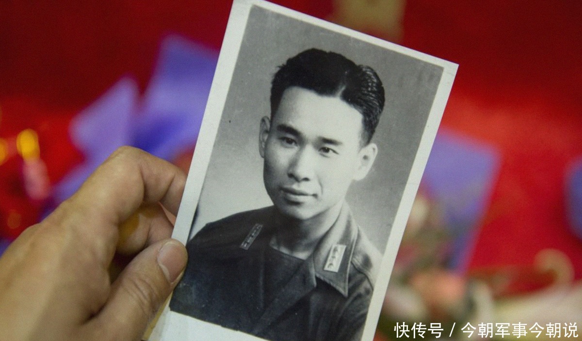 坦克|隐姓埋名71年抗战老兵因小物件曝光身份,部队出动6辆坦克迎接