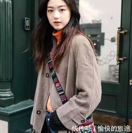 选择|穿呢子大衣的你,包包是怎么选的学会这几点,背包时髦不麻烦
