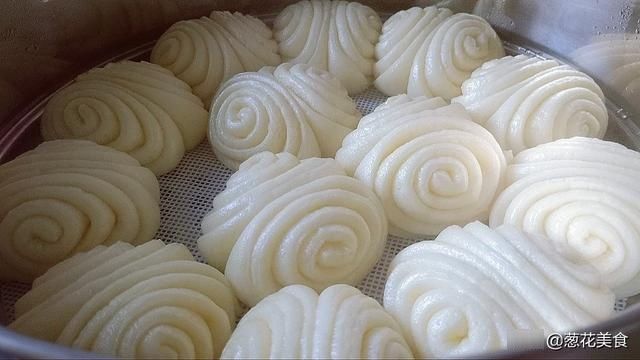 超简单的花卷做法,只需要一根筷子,一卷一压就好了,漂亮又好吃