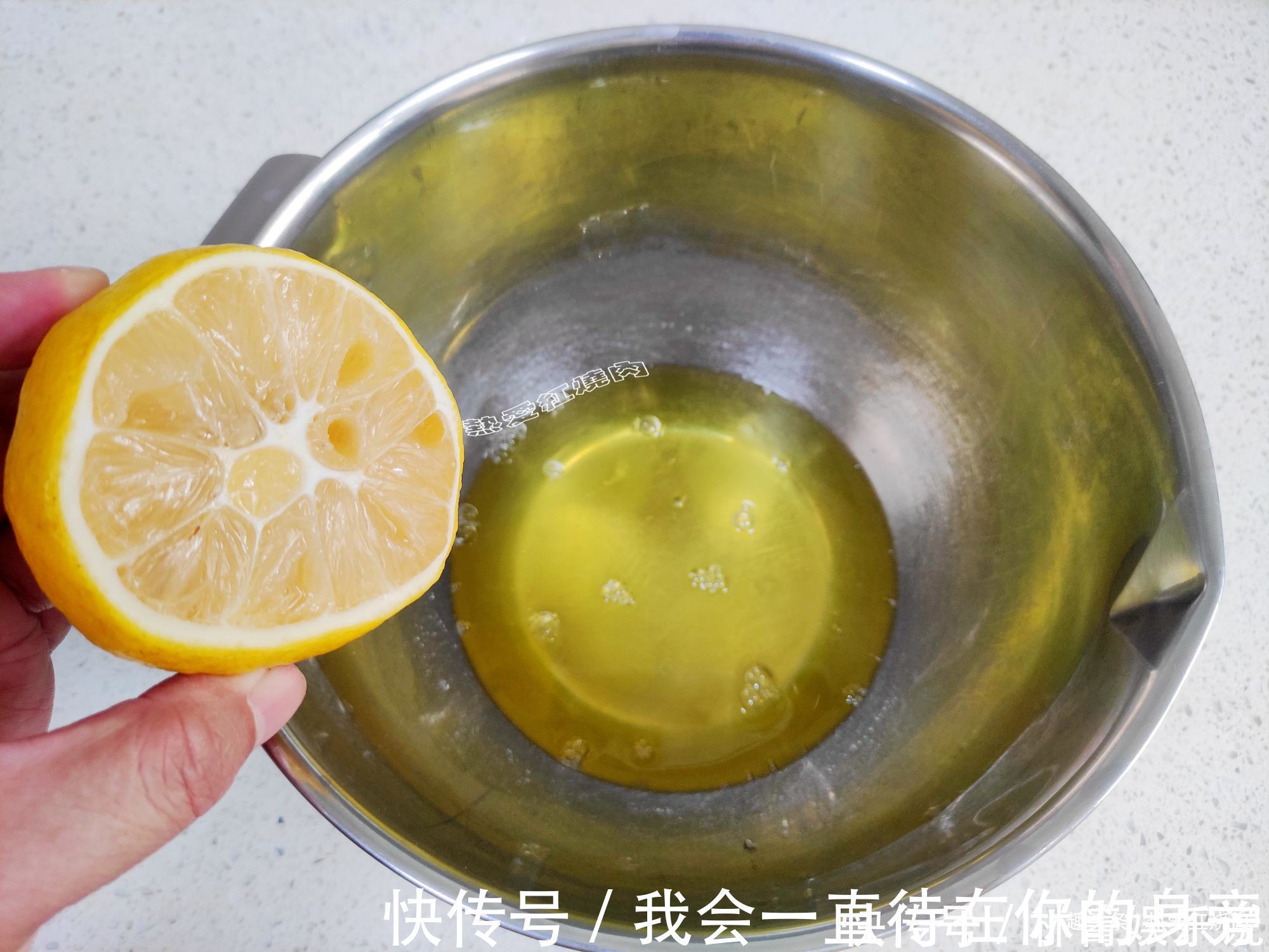 蛋糕|这个蛋糕比戚风还好吃,冷藏后食用更佳,趁现在鸡蛋便宜赶紧做呀