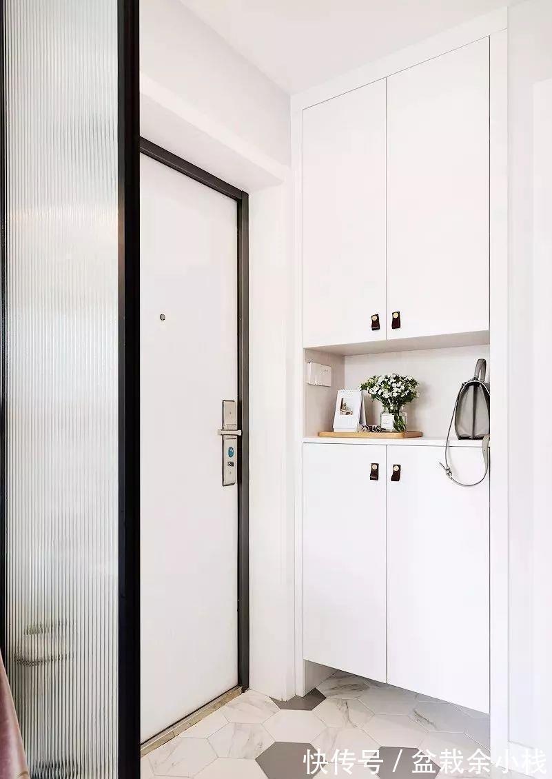 嵌入式|房子户型小没有玄关?鞋柜摆放在哪里?或许这些方法能帮到你!