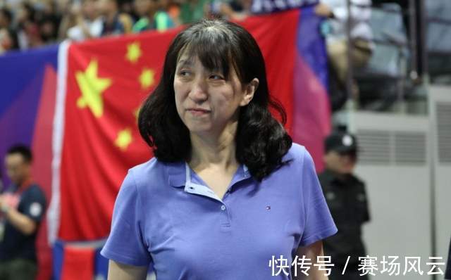 主教练|2位助理教练即将离开!郎平团队骨干只剩赖亚文,中国女排缺教练