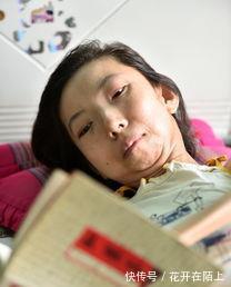 油画&故事:“病床上的梵高”张俊莉瘫痪卧床37年,努力绘出精彩人生