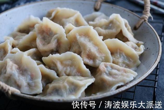 搅拌均匀|除夕又吃猪肉饺子我家最爱此素馅饺子，不油腻还便宜
