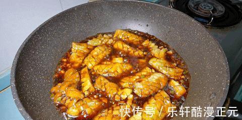 茄子这样做，好看更好吃，全程不放一点肉，味道比肉还要香