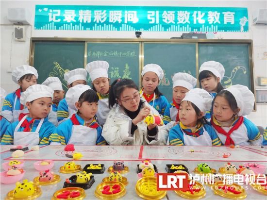 泸州|萌虎出山 四川泸州小学生制作老虎花馍