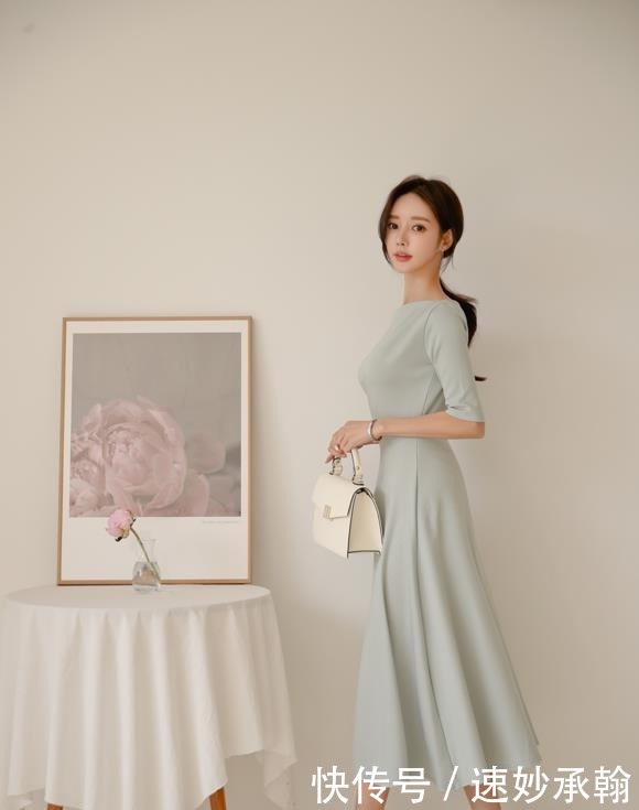 女装|孙允珠女装美图:玲珑青竹萱草陶釉花瓶连衣裙!