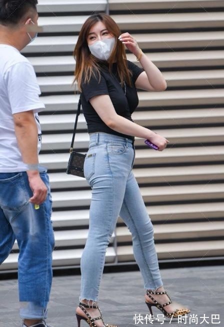 牛仔裤 穿着卡其色,时尚而老成,充满高级感