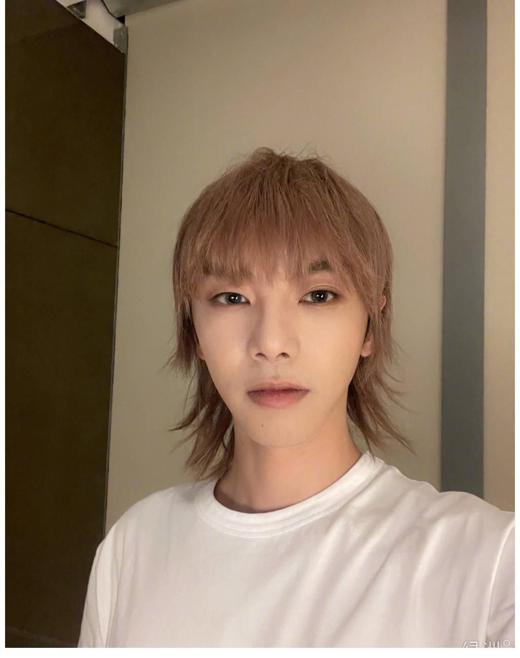 丨 黄子韬刚刚晒出的怼脸四连拍……