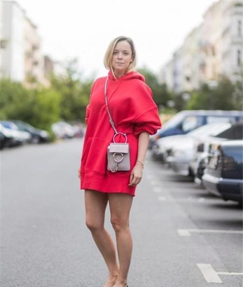 告别冬日沉闷，春季不穿红色卫衣，如何吸引男神注意力