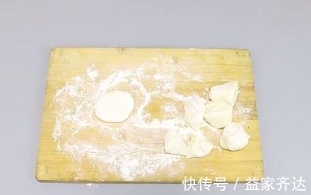 做法|饺子皮快速做法，不用擀面杖，一次做够一大锅，学会过年露一手吧