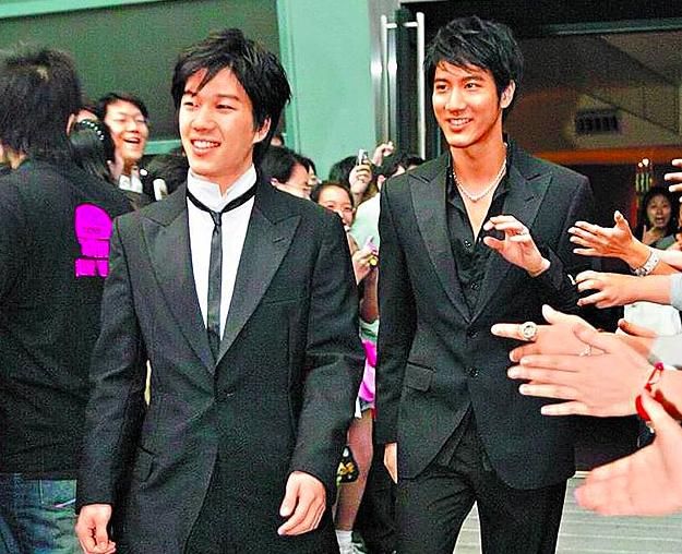 王力宏家人曝光 他算是全家最帅 另外两兄弟完全是印度人长相 快资讯