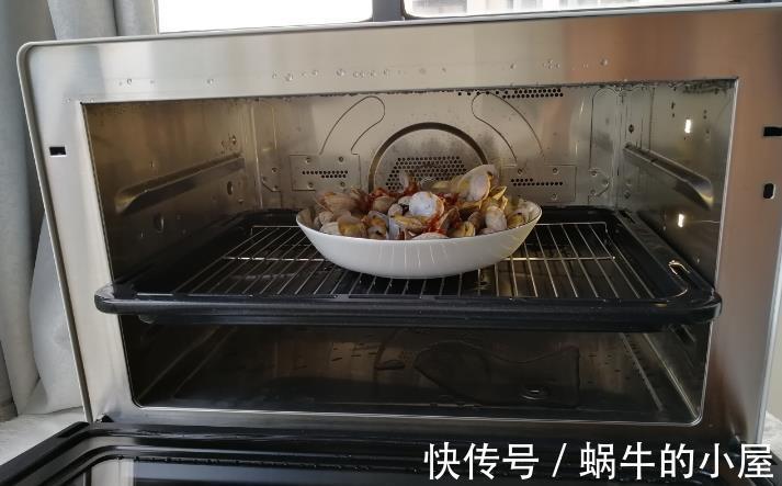 鲜美|蛤蜊这个样做,鲜美下饭还省事,加入蒜蓉蒸一蒸就出锅